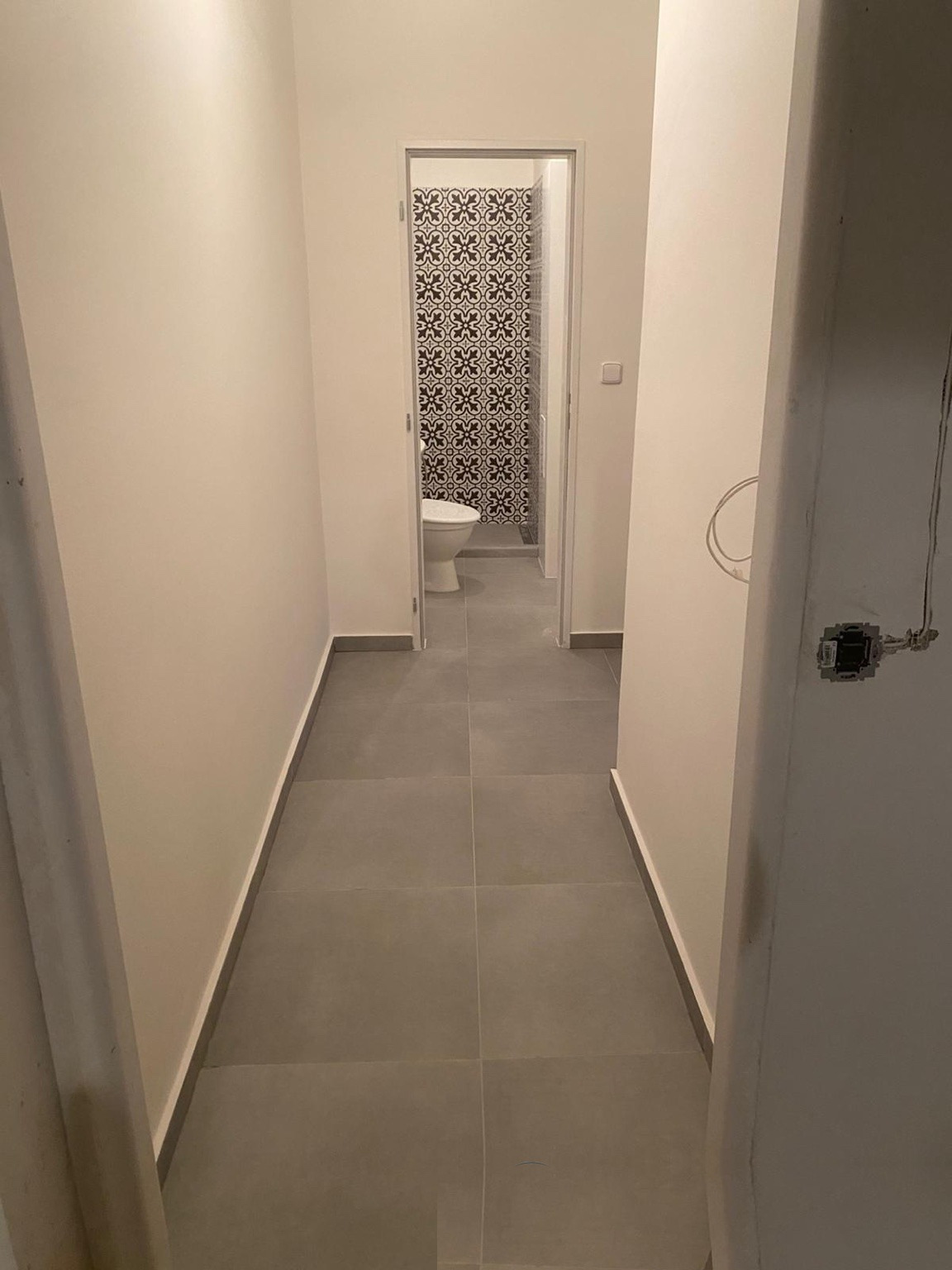 Dokončená chodba u koupelny